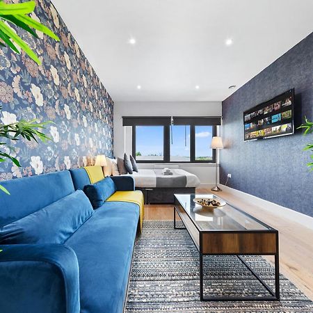 Modern One Bedroom Flat - Sleeps 5 -Near Heathrow - London Ub3 외부 사진