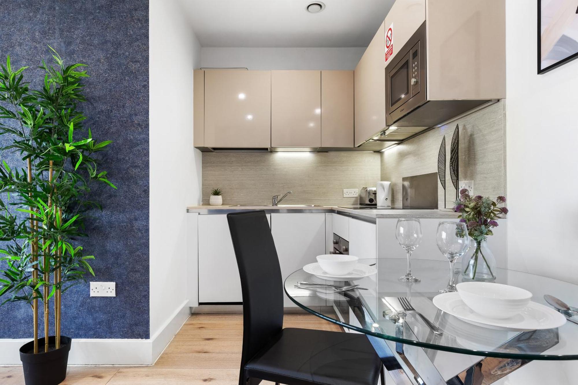 Modern One Bedroom Flat - Sleeps 5 -Near Heathrow - London Ub3 외부 사진