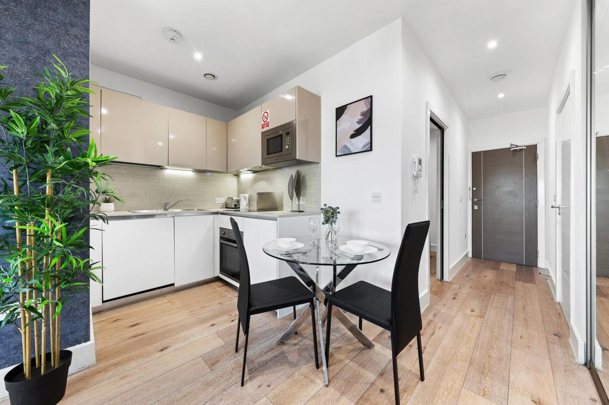 Modern One Bedroom Flat - Sleeps 5 -Near Heathrow - London Ub3 외부 사진