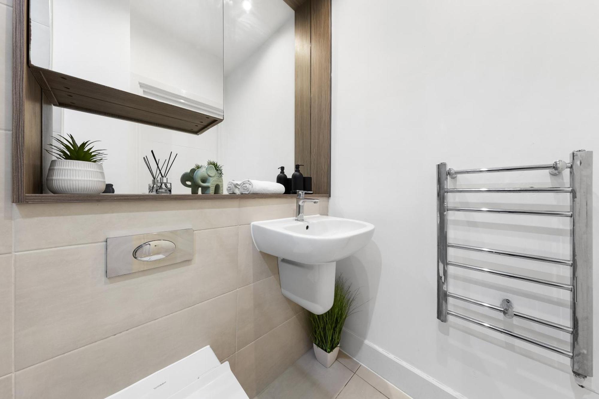 Modern One Bedroom Flat - Sleeps 5 -Near Heathrow - London Ub3 외부 사진