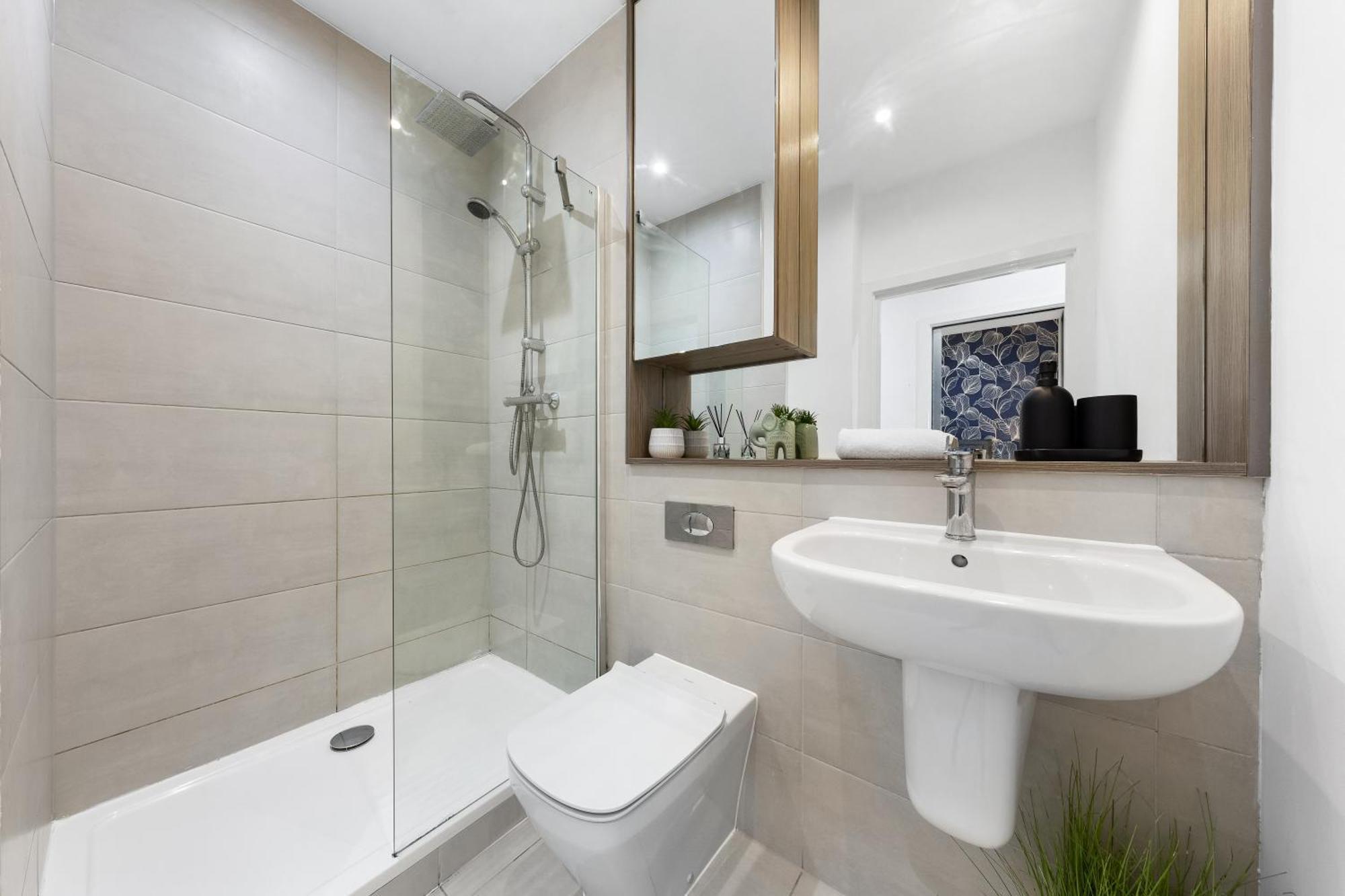 Modern One Bedroom Flat - Sleeps 5 -Near Heathrow - London Ub3 외부 사진